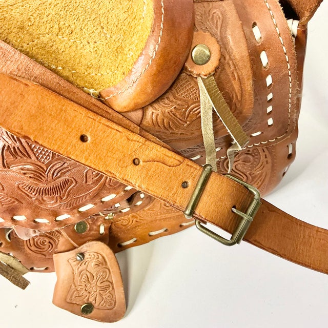 1980s Vintage Southwestern Americana Tooled Leather Trompe I’Oeil Saddle Shoulder Handbag. For Sale - Image 16 of 16