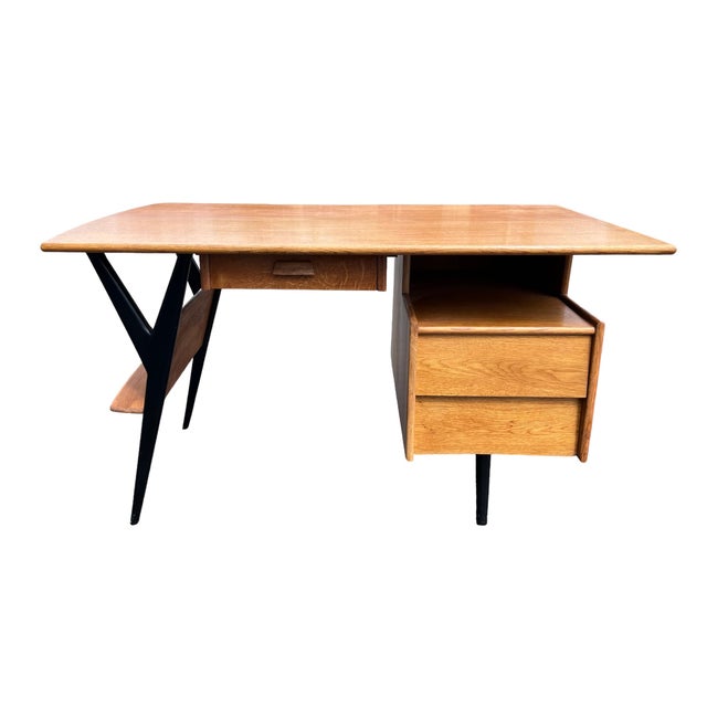 Magnificent Louis Paolozzi desk, Guermonprez edition, from the 1950s. High-quality finish: airplane wing-shaped top, solid...