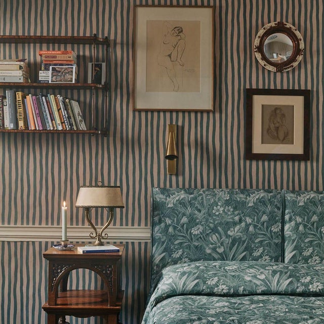 Make an understated statement with the perfectly imperfect ARTIST’S STRIPE. With hand-painted stripes in a vibrant green...