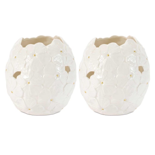Kenneth Ludwig Chicago White Floral Embossed Ceramic Vase (Set of 2) For Sale - Image 4 of 4