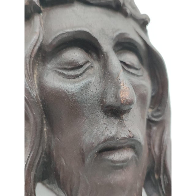 Wood Large Ecce Homo Sacred Relief of Christ's Head in Walnut, 1720s For Sale - Image 7 of 13
