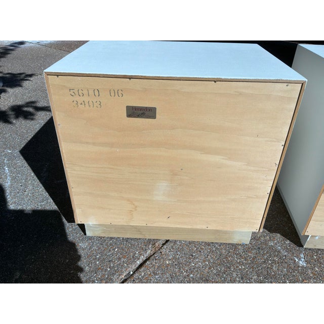 Henredon Mid-Century Modern Henredon "Bel Air" Campaign Style Creamy White Nightstands - A Pair For Sale - Image 4 of 8