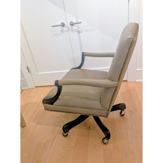 Cabot Wrenn Norfolk Swivel Leather & Mahogany chair in excellent condition. Classic design with mahogany wood frame and...