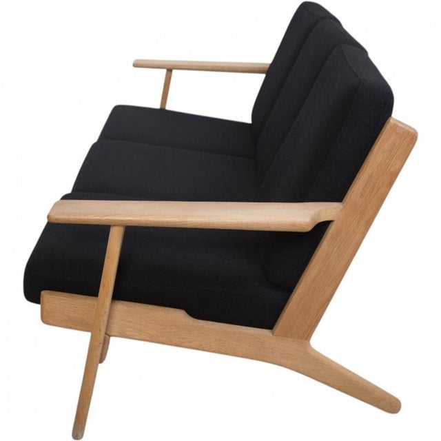 GE290 Three-Seater Sofa in Oak and Black Fabric by Hans Wegner, 2000s For Sale - Image 17 of 18