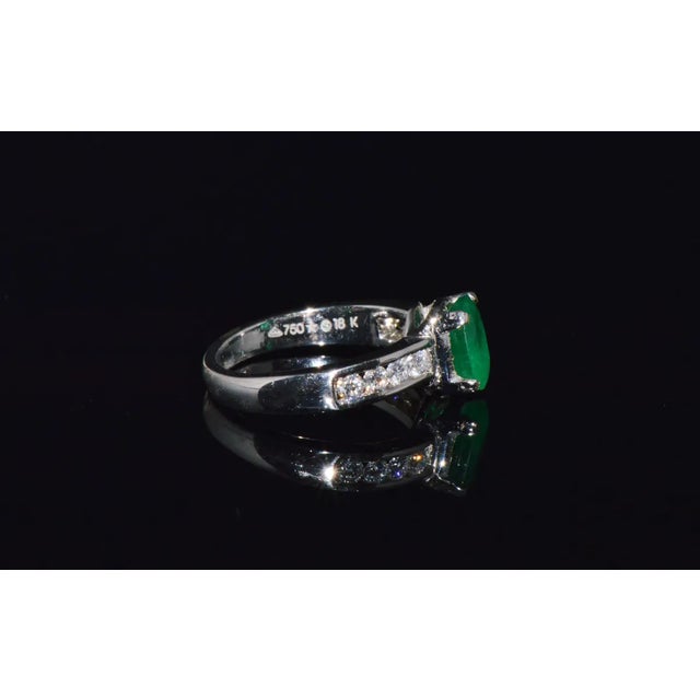 Certified Natural 1.87Cts Emerald VS F Diamond 18K Gold Ring Band, size 6.5 For Sale - Image 4 of 10