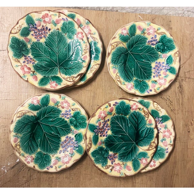 1920s Six English Majolica Strawberry & Grapes Plates Wedgwood Circa 1920 For Sale - Image 5 of 5