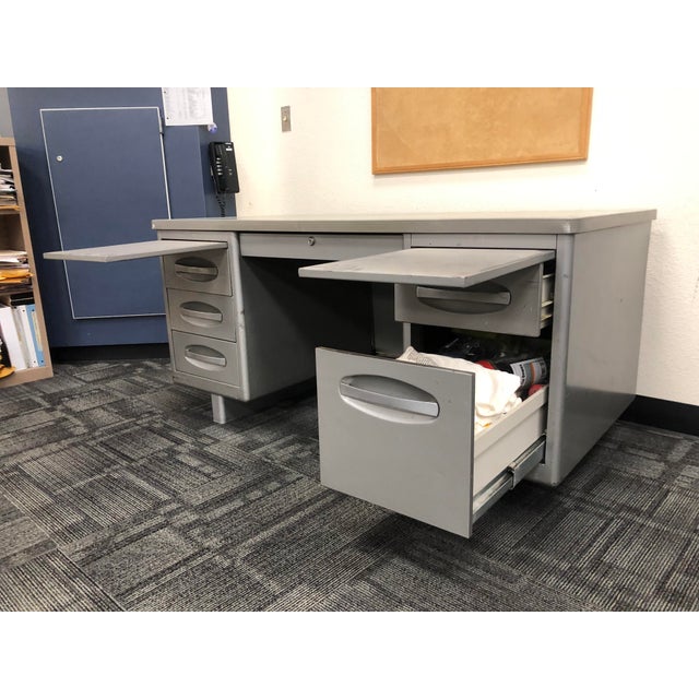 Gray 1950s Tanker Desk MCM For Sale - Image 8 of 8