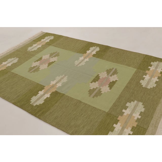 Mid-Century Modern Signed Vintage Swedish Kilim by Ingegerd Silow in Green & Beige - Rug & Kilim For Sale - Image 3 of 10