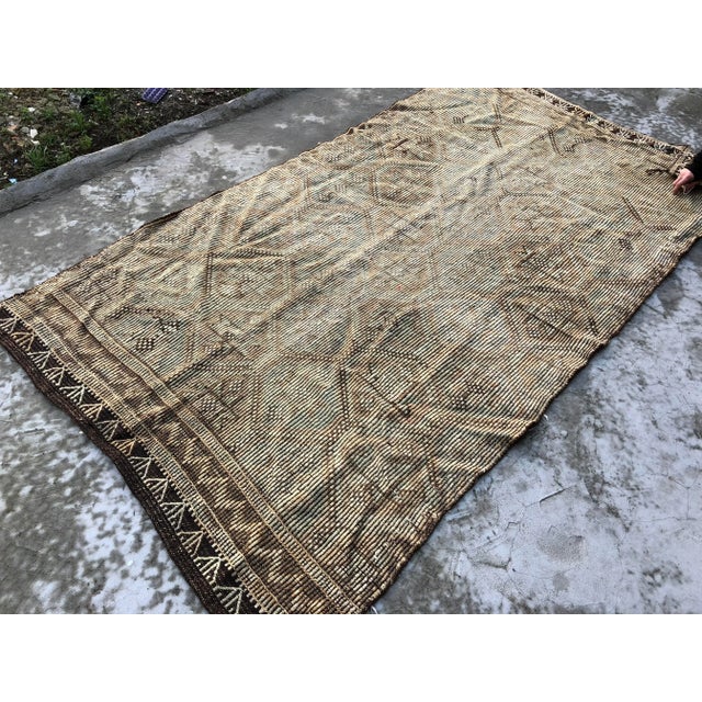 Textile 1960s Vintage Turkish Area Rug - 4′9″ × 8′10″ For Sale - Image 7 of 9