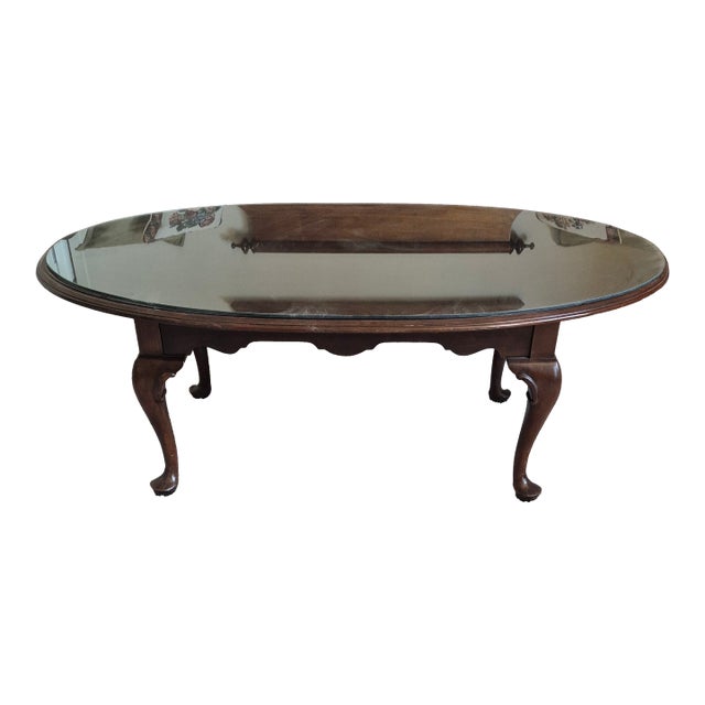 Late 20th Century Pennsylvania House Style Oval Cherry Queen Anne Coffee Table For Sale