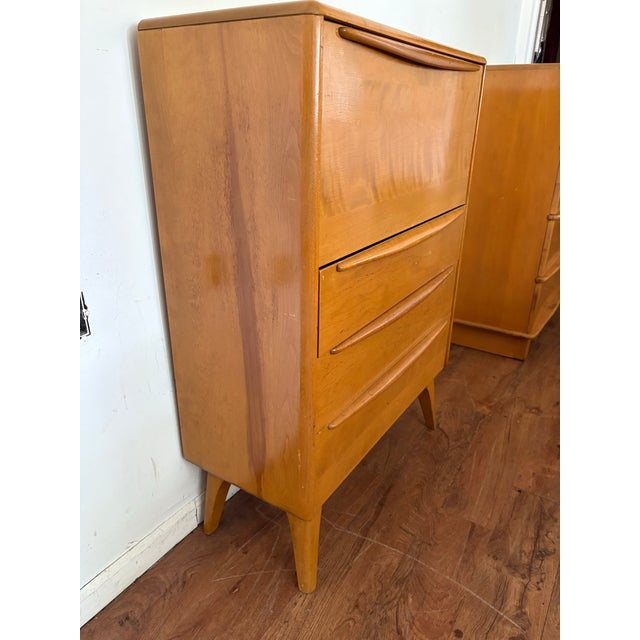 1940s Heywood Wakefield M389w Desk/Chest Wheat For Sale - Image 6 of 11