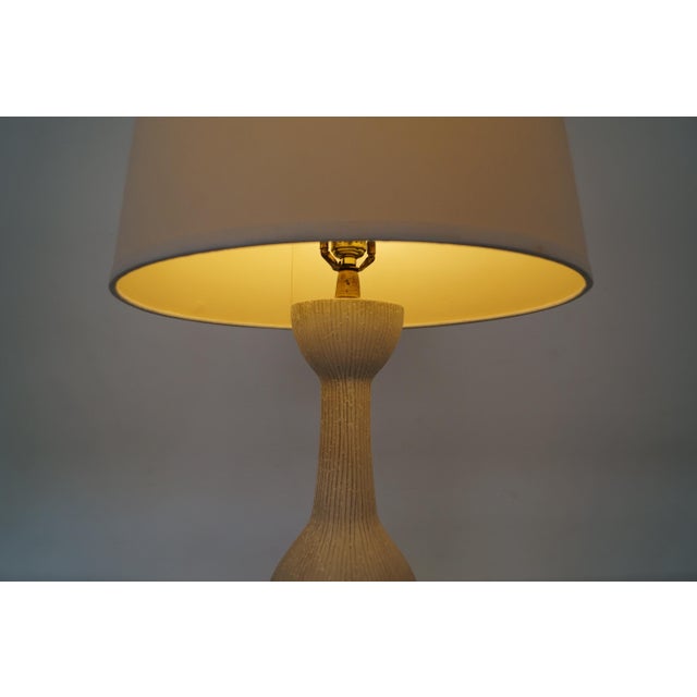 1960’s Mid-Century Modern Pottery Ceramic Table Lamp For Sale - Image 12 of 12