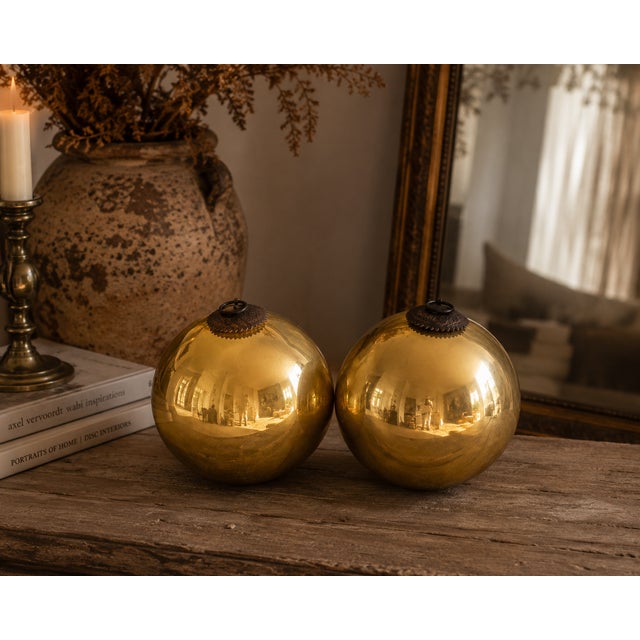 Mid-Century French Sculptural Gilt Eglomisé Glass Spheres, 1950s, Set of 2 For Sale - Image 4 of 4