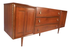 1970s Mid-Century Modern Walnut Dresser