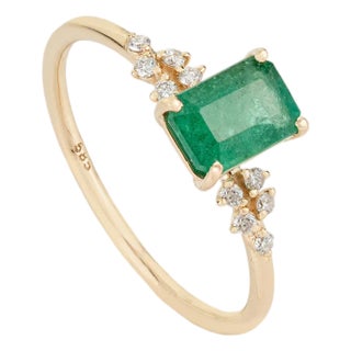 1.06Carat Emerald and Diamond 14k Yellow Gold Floral Cluster Engagement Ring Size 7 For Sale
