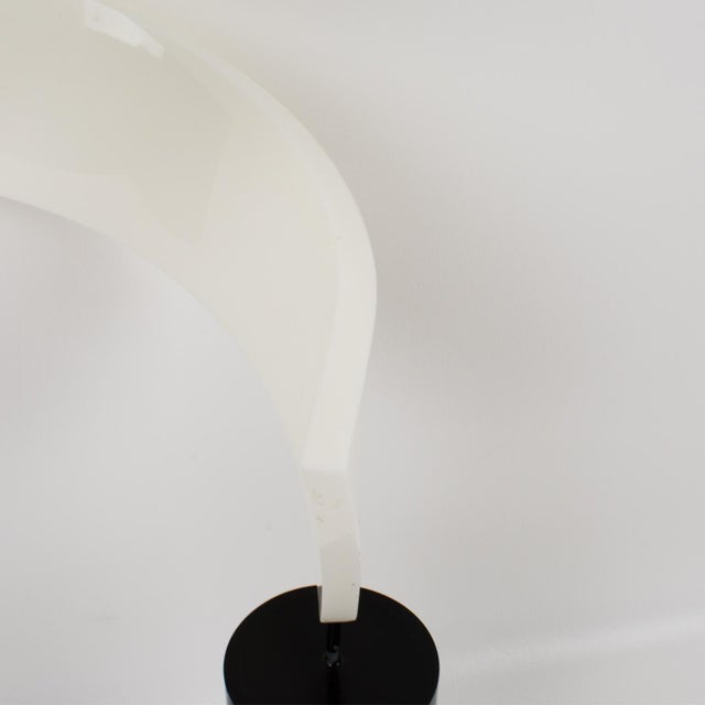 Kinetic Lucite Plexiglass Obelisk Sculpture, circa 1970 For Sale - Image 11 of 12