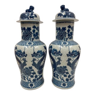 Pair of Mid-20th Century Chinese Blue and White Dragon Porcelain Vases With Lid For Sale