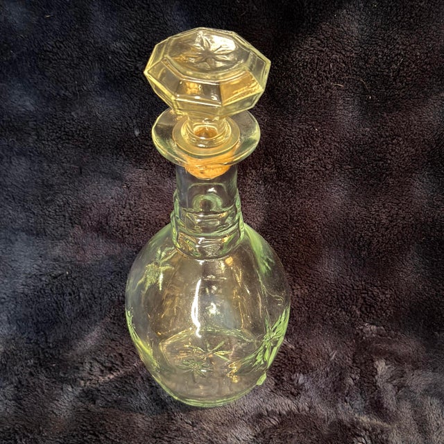 Transparent 1970s Mid-Century Modern Atomic Starburst Glass Decanter With Faceted Stopper - Transitional Metric Era For Sale - Image 8 of 16