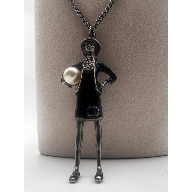 Gemstone Chanel Figurine For Sale - Image 7 of 12