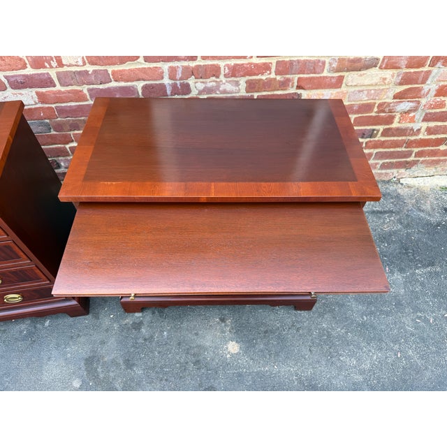 Early 21st Century Pair of L Hekman Copley Place Georgian Chippendale Style Inlaid Mahogany Chest of Drawers / Nightstands For Sale - Image 5 of 18