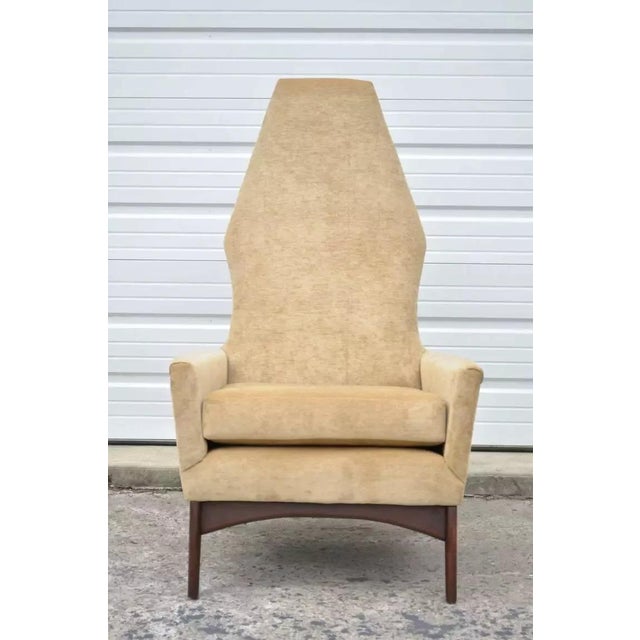 Vintage Mid Century Modern Adrian Pearsall Style Beige Diamond Back Walnut Lounge Chair. Item features a sculpted solid...