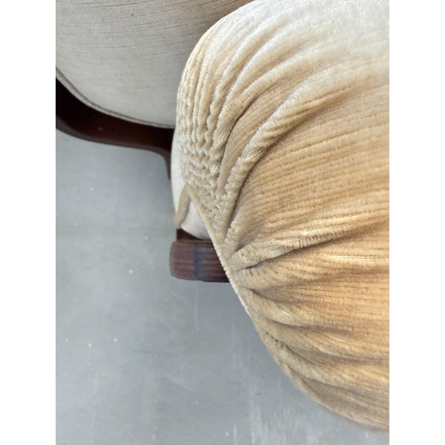 Beige Mid-Century Modern Italian Velvet and Rosewood Sofa by Osvaldo Borsani for Tecno, 1960s For Sale - Image 8 of 18