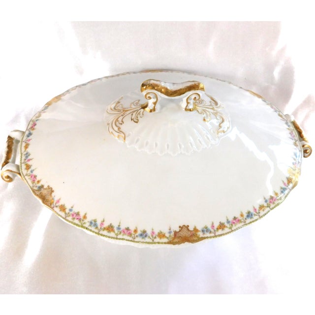 This is a Haviland Schleiger 630-2 Covered Caserole Dish from 1903. It has a Theodore Haviland Backstamp in which Theodore...
