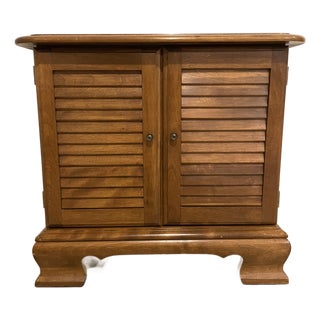 Vintage Ethan Allen Heirloom Nutmeg Maple End Table / Cabinet For Sale