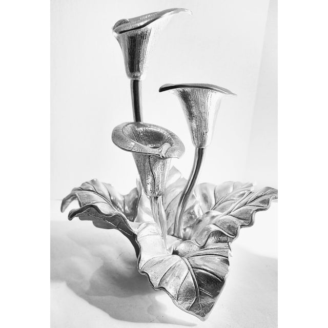 A unique centerpiece perfect for an Easter table. The stately calla lily is minimalist and elegance combined. This piece...