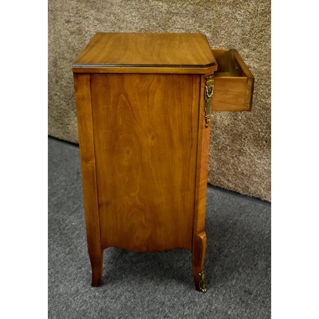 1940s Vintage Satinwood Nightstand French Style Brass Ormolu Inlaid Bedside Table For Sale - Image 5 of 12
