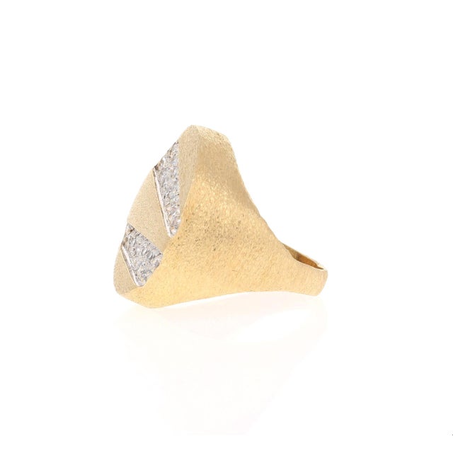 Contemporary 0.35 Carat Diamond 14 Karat Yellow Gold Cocktail Ring, Size 7 For Sale - Image 3 of 6