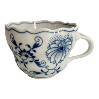 Neuer Auschnitt Onion Pattern Coffee Cup from Meissen, 1990s For Sale