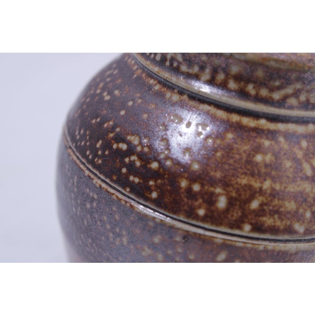 1960s Colonial Williamsburg Stoneware Small Urn - Stamped For Sale - Image 5 of 12