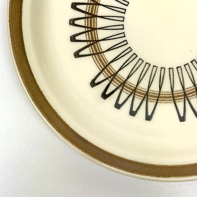 Vintage Ceramic Side Plates With Dynamic Graphic ‘Spirograph’ Motif - Set of 6 For Sale In Miami - Image 6 of 7
