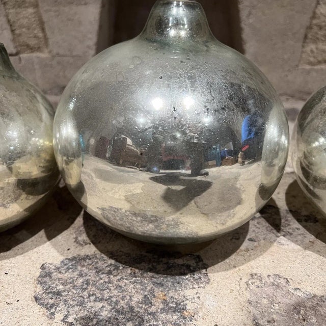 1960s Set of Five Hand Blown Mercury Glass Gazing Spheres Mexico For Sale - Image 4 of 8