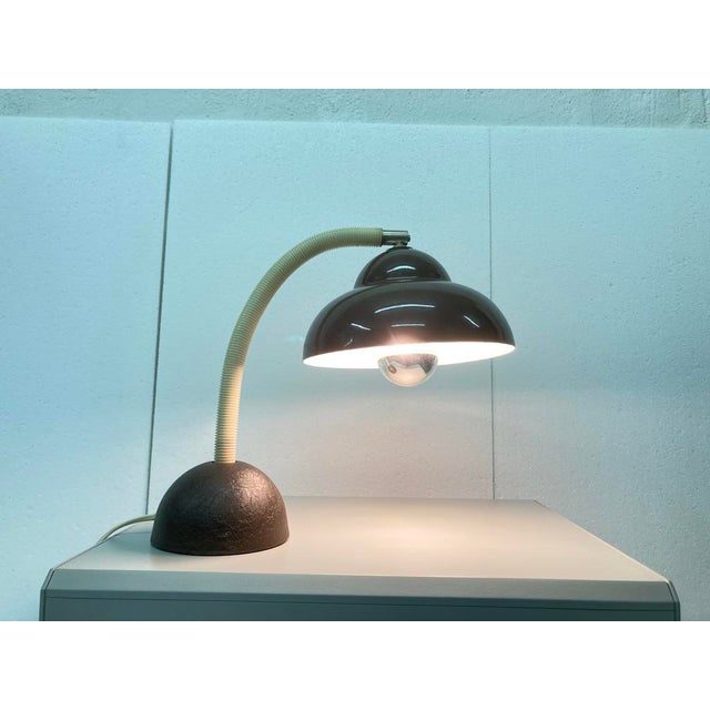 1 gooseneck table lamp from the 1960s and 1970s, single-bulb, E27 socket. Painted metal, plastic. Good used condition....