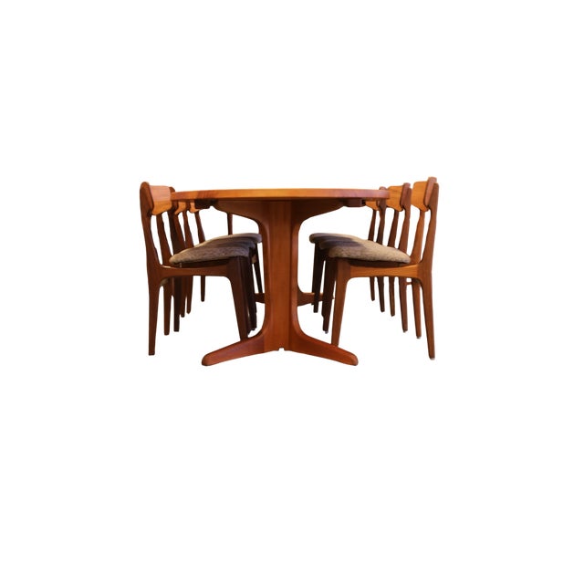 Danish Round Dining Table in Teak with Double Extension Leaves, 1960s For Sale - Image 17 of 18