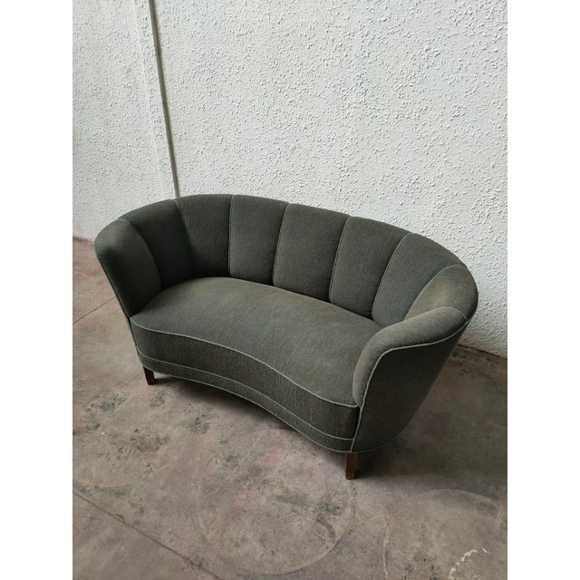 Mid-Century Modern Scandinavian Banana Sofa, 1980 For Sale - Image 6 of 7