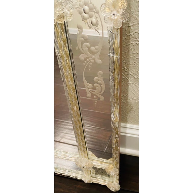 Early 21st Century Vintage Italian Murano Glass Venetian Wall Mirror With Floral Engravings & Gold Accents For Sale - Image 5 of 12