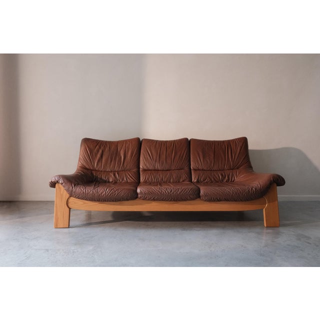 Vintage Three-Seater Sofa in Elm and Leather from Maison Regain, 1970s For Sale - Image 14 of 14