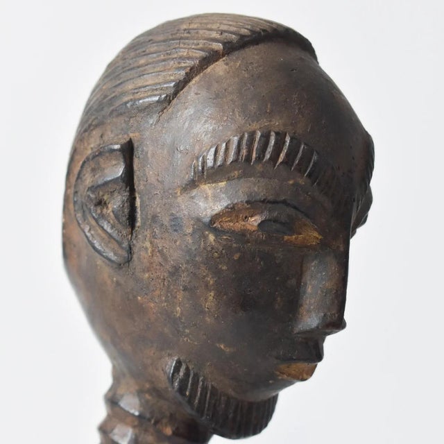 Wood Early 20th Century Baule Wood Bearded Female Figurine On Base Côte d'Ivoire For Sale - Image 7 of 8