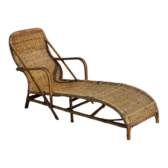 Vintage 1970s Coastal Modern Italian Rattan Chaise Lounge For Sale