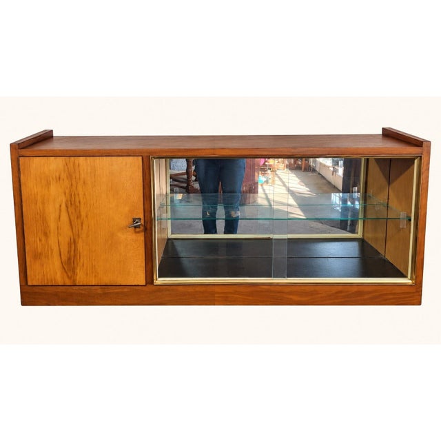 Mid-Century Wall-Mounted Display Cabinet in Walnut, 1950s For Sale - Image 11 of 11