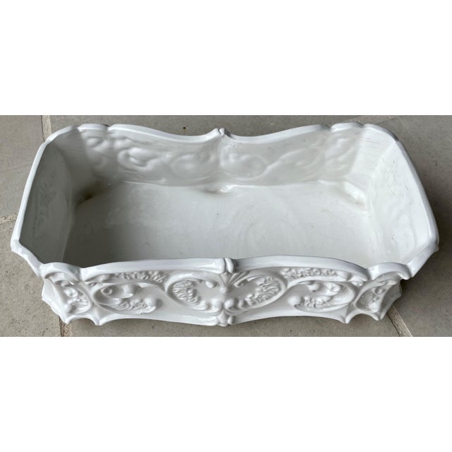Circa 1980 Neoclassical Mottahedah-Style Terraglia Bianca (Creamware) “Flower Box" Cachepot or Jardinière, Italy For Sale - Image 15 of 18