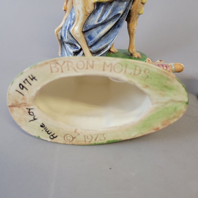 Christmas Hand-Painted Ceramic Nativity Set by Byron Molds, 13 Pieces (1973–1974) For Sale - Image 4 of 17