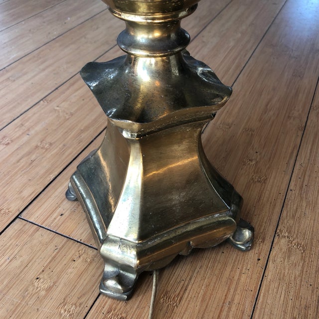 Traditional 1970s Brass Footed Table Lamp With Shade For Sale - Image 3 of 10