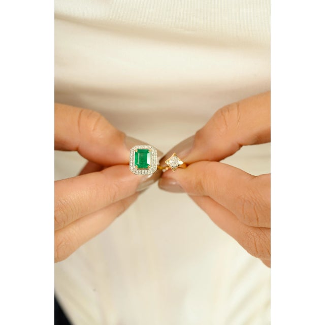 Metal 18k Gold Open Diamond Emerald Bypass Ring Size 5 For Sale - Image 7 of 12