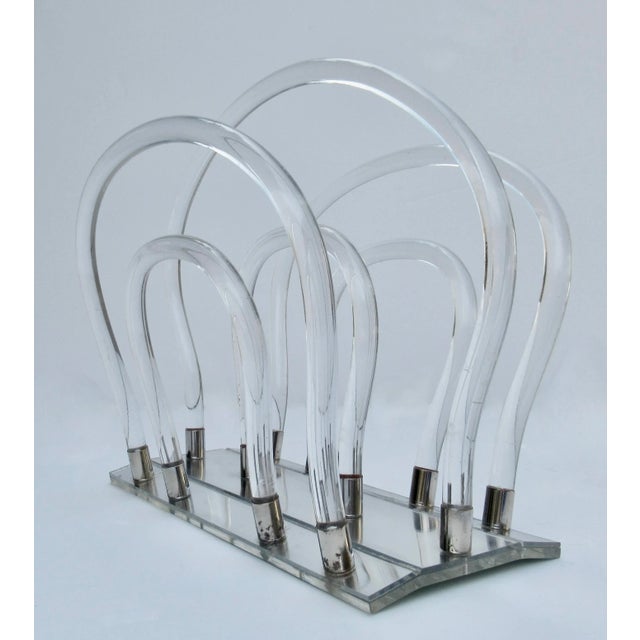 Vintage C.1960's Mid-Century Dorothy Thorpe Tubular Lucite & Chrome Magazine Rack For Sale In West Palm - Image 6 of 12
