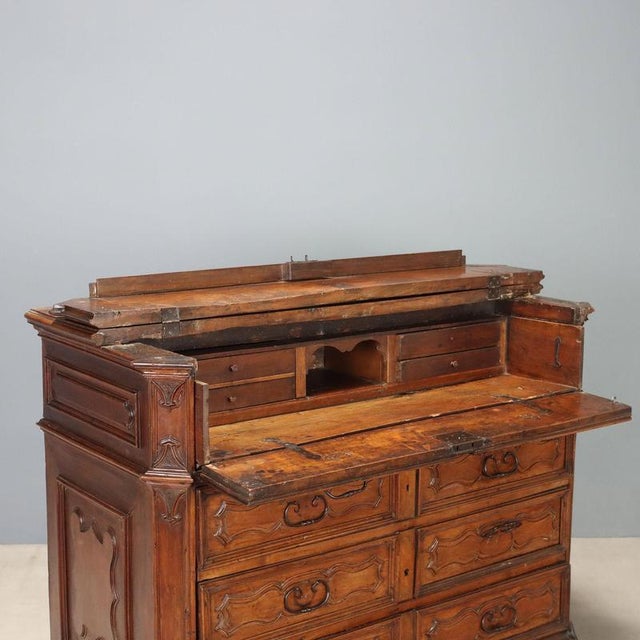 Early 18th Century Baroque Walnut Canterano For Sale - Image 3 of 14