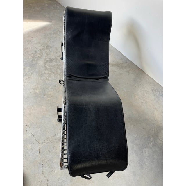 1980s Mid-Century Modern Le Corbusier-Style Chrome and Leather Chaise Lounge - Model Lc4/ Sold For Sale - Image 5 of 12